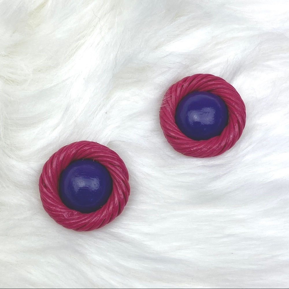 VINTAGE 80s Bold Colorful Oversized Button Earrings Woven Wooden Painted - Picture 2 of 4